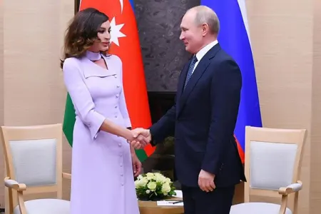 Vladimir Putin Mehriban Əliyevanı təbrik etdi