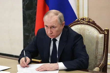 Putin 6 generalı işdən çıxarıb - Britaniya kəşfiyyatı