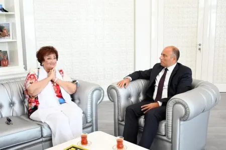 Nazir Tamara Sinyavskayaya "Şərəf" ordenini təqdim etdi