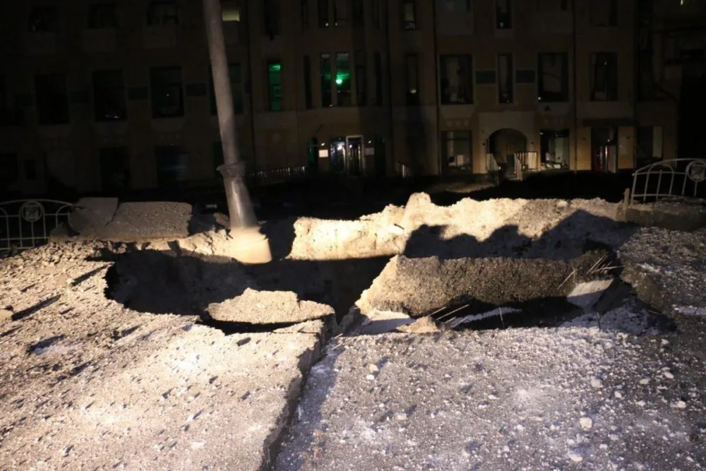 Ruslar Xarkovun mərkəzinə hücum etdi: bir qadın yaralandı, dağıntılar var - FOTO