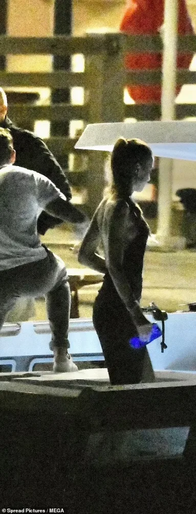Di Kaprio indi də onunla sevgili oldu - FOTO