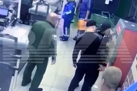 Mağazaya oğurluğa girən kişi ifşa edildi: Cibindən qumbara çıxardı