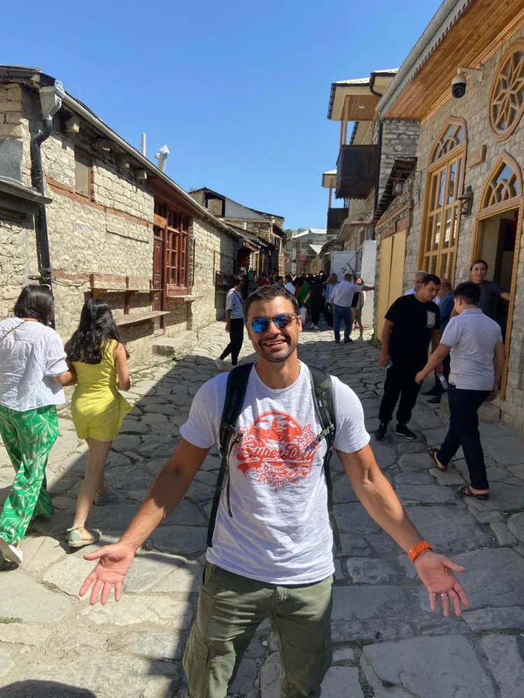 Van Dammın oğlu: - “Atam mənə demişdi ki, mütləq Azərbaycandan olan xanımla evlən” - FOTOLAR