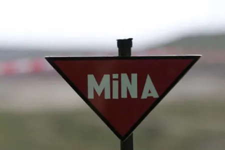 Fransa Azərbaycana minatəmizləmə üçün xüsusi alətlər göndərdi - FOTO