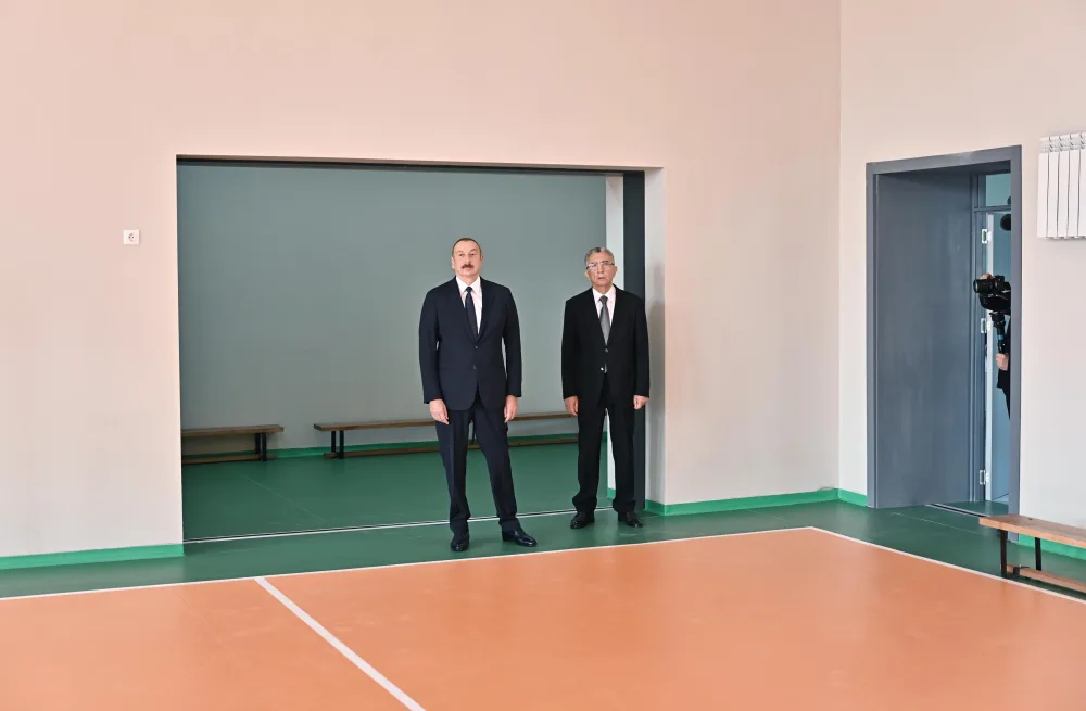 İlham Əliyev Bakıda iki məktəbin açılışını etdi - FOTO - YENİLƏNİB