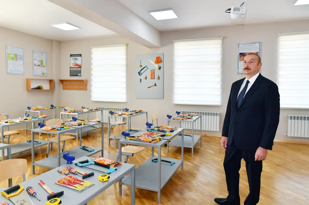 İlham Əliyev Bakıda iki məktəbin açılışını etdi - FOTO - YENİLƏNİB
