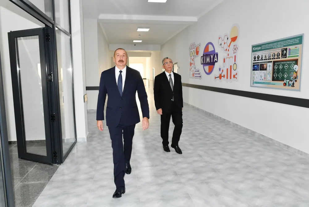 İlham Əliyev Bakıda iki məktəbin açılışını etdi - FOTO - YENİLƏNİB