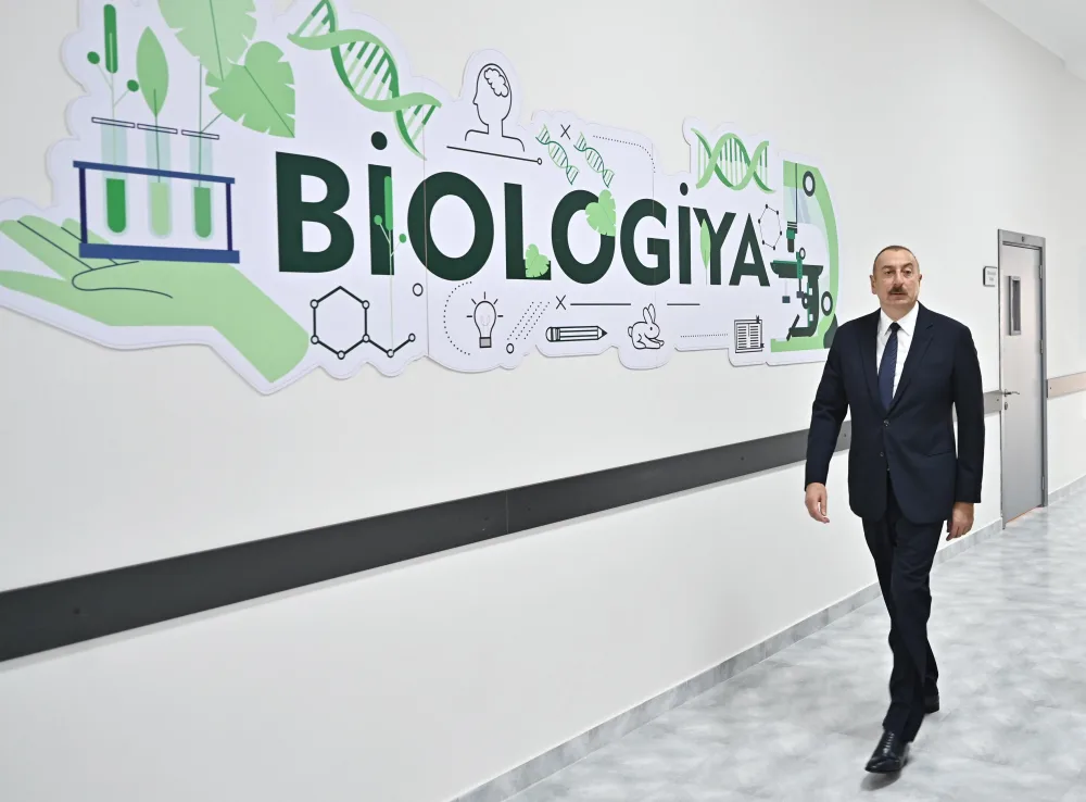 İlham Əliyev Bakıda iki məktəbin açılışını etdi - FOTO - YENİLƏNİB