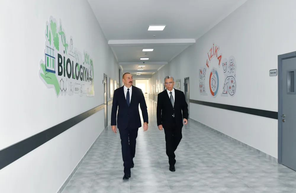 İlham Əliyev Bakıda iki məktəbin açılışını etdi - FOTO - YENİLƏNİB