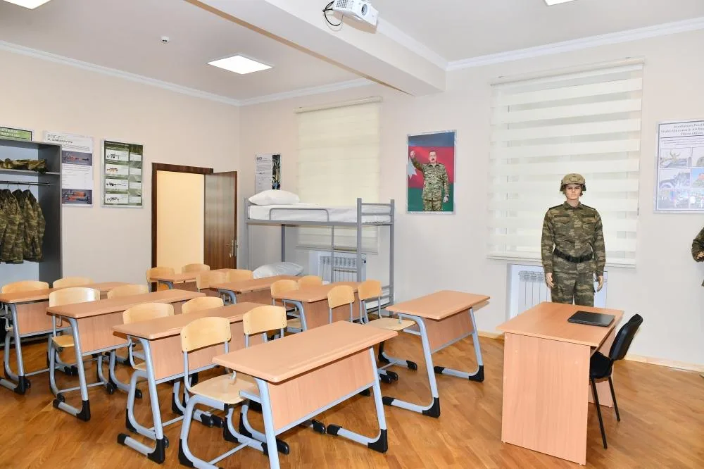 İlham Əliyev Bakıda iki məktəbin açılışını etdi - FOTO - YENİLƏNİB