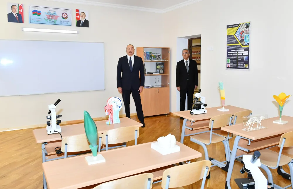 İlham Əliyev Bakıda iki məktəbin açılışını etdi - FOTO - YENİLƏNİB