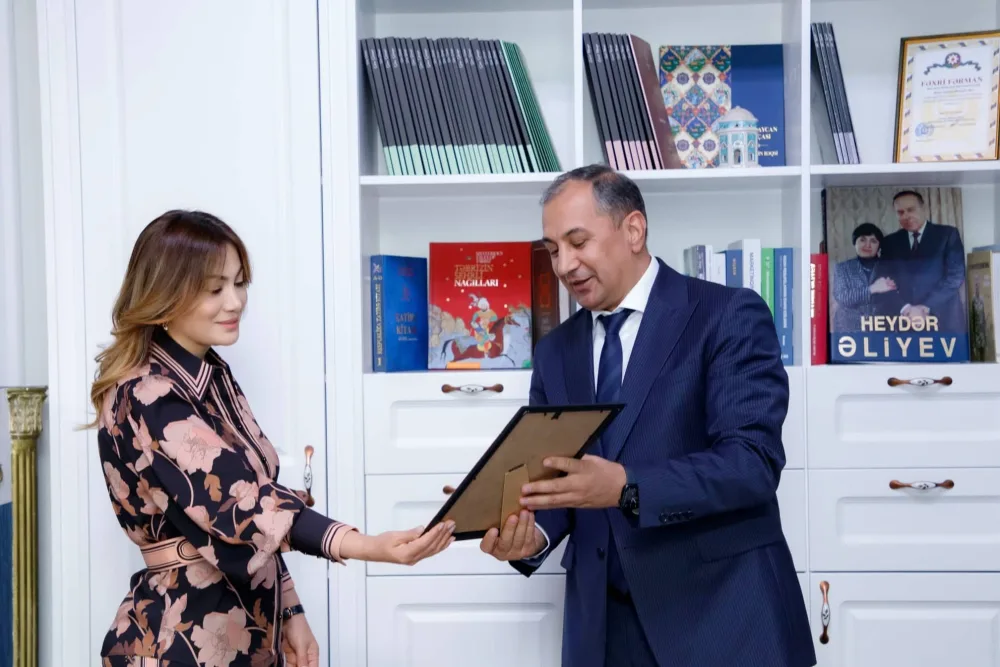Mədəniyyət İdarəsi Ruhi Əliyevanı təltif etdi