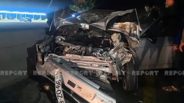 Kürdəmirdə dəhşətli qəza: Minik avtomobili “Kamaz”a çırpıldı - FOTO