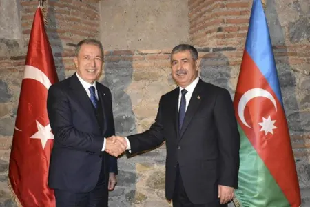 Azərbaycan və Türkiyə müdafiə nazirləri arasında telefon danışığı olub