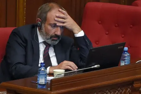 Paşinyan Putinə zəng etdi