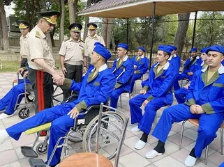 Zakir Həsənov yaralı hərbçilərlə görüşdü