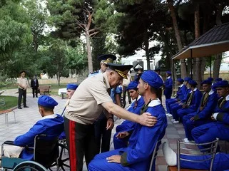 Zakir Həsənov yaralı hərbçilərlə görüşdü