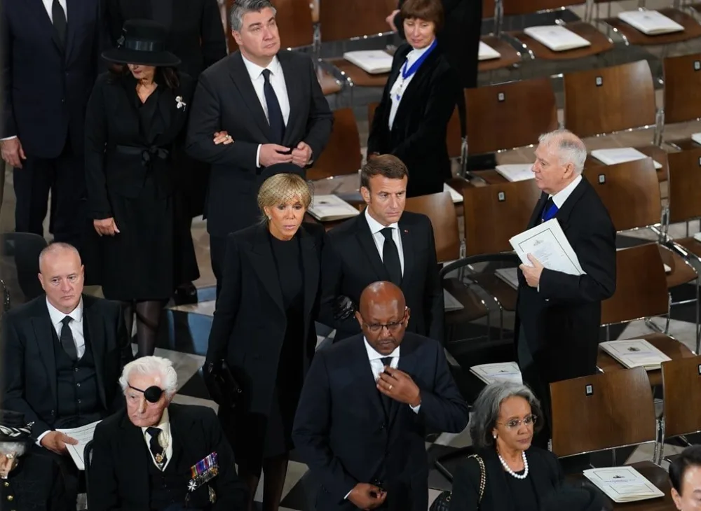 Kraliça II Elizabetin dəfn mərasimi başa çatdı - FOTO