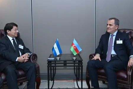 Ceyhun Bayramov Laos və Nikaraquanın XİN başçıları ilə görüşdü
