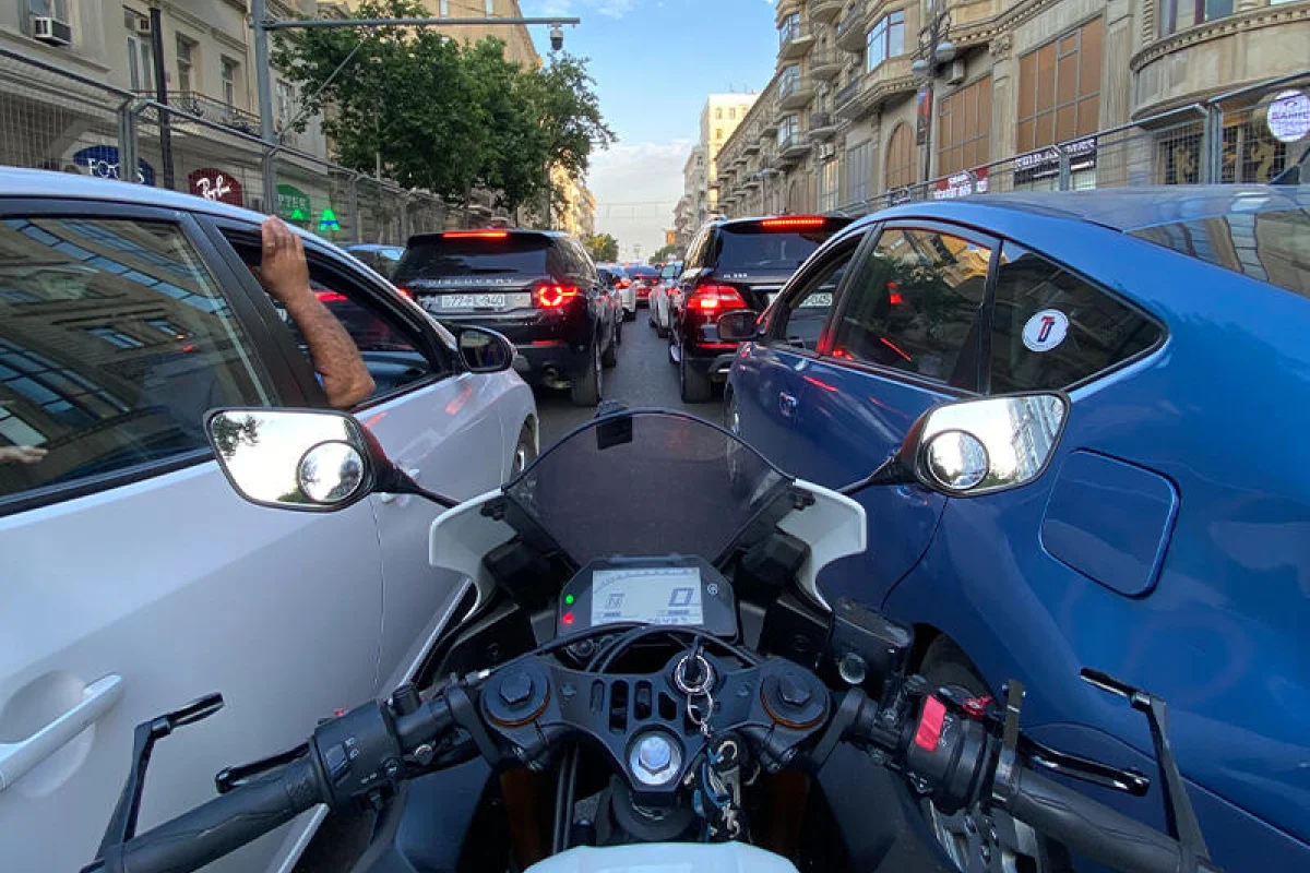 Bakıda sıxlıq olan yollar - SİYAHI