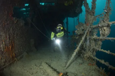 Turist batmış gəmiyə sualtı tur zamanı öldü