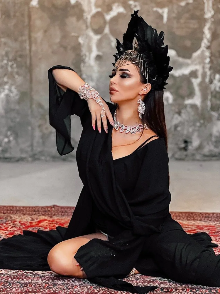 Renka bu dəfə " qara kraliça" oldu