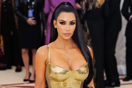 Kim Kardaşyan da İrandakı etirazları dəstəklədi - FOTO