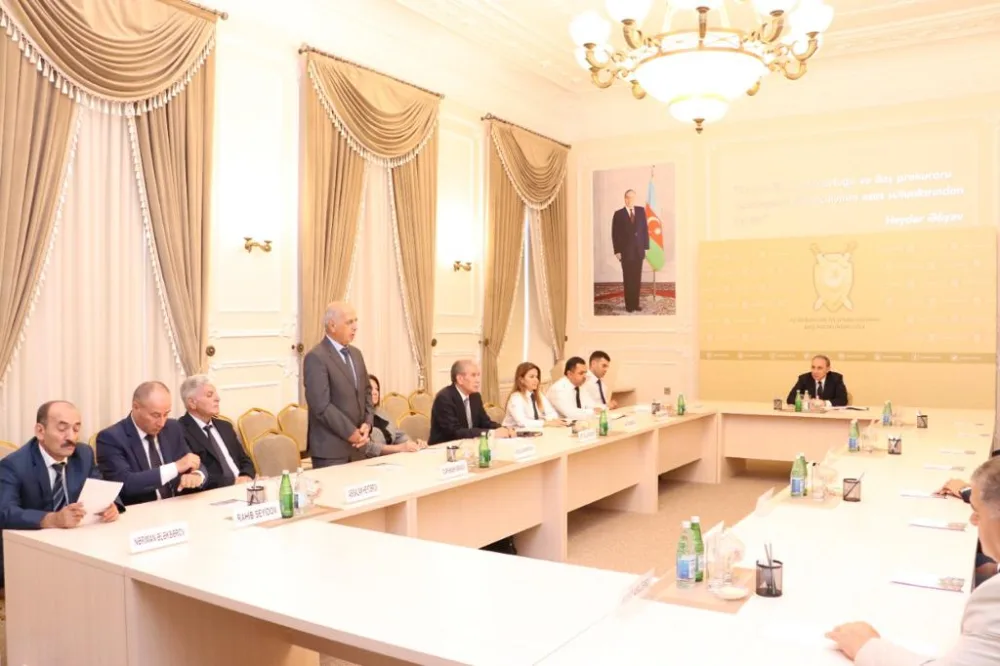Baş prokuror şəhid olan prokurorluq işçilərinin ailə üzvləri ilə görüşdü