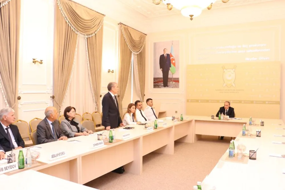 Baş prokuror şəhid olan prokurorluq işçilərinin ailə üzvləri ilə görüşdü
