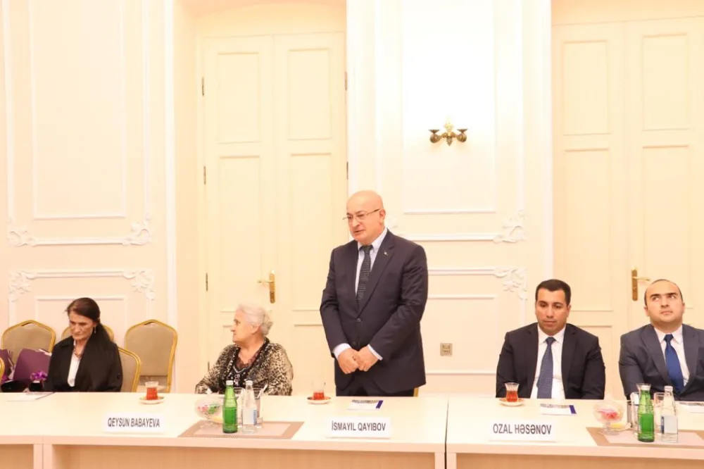 Baş prokuror şəhid olan prokurorluq işçilərinin ailə üzvləri ilə görüşdü