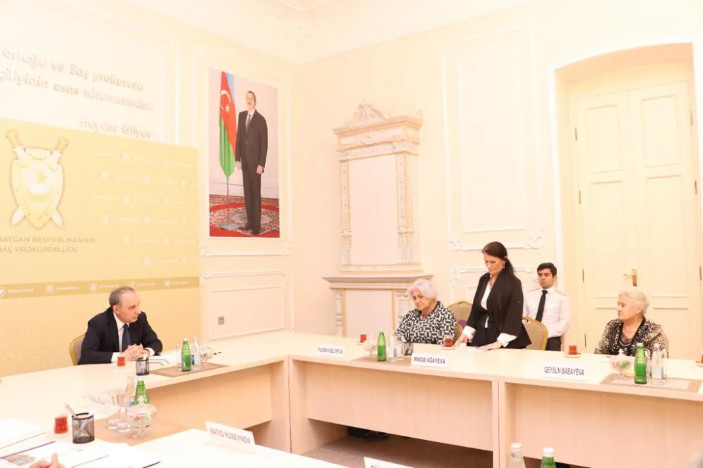 Baş prokuror şəhid olan prokurorluq işçilərinin ailə üzvləri ilə görüşdü