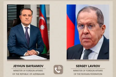 Ceyhun Bayramov və Lavrov telefonla danışdı