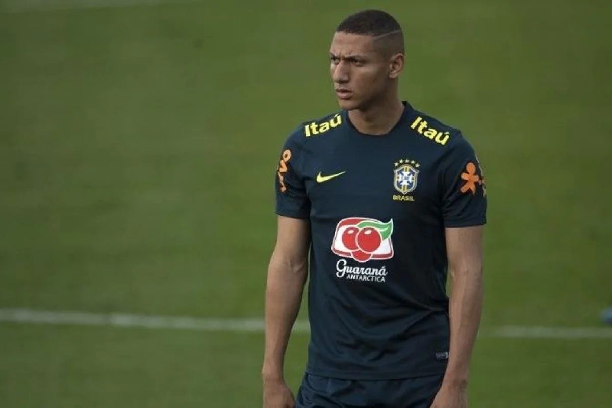 “Tottenhem”dən banan atılan futbolçuya dəstək