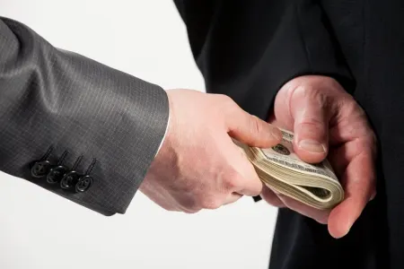 Təhsil naziri rüşvət alan zaman - SAXLANILDI