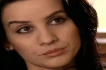 "ATV"nin aparıcısının illər əvvəl çəkilən səhnəsi gündəm oldu - Yataq səhnəsi görüntüləri... - FOTO