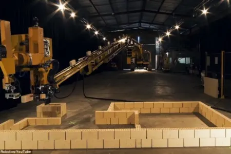 İnsan müdaxiləsi olmadan işləyən robot