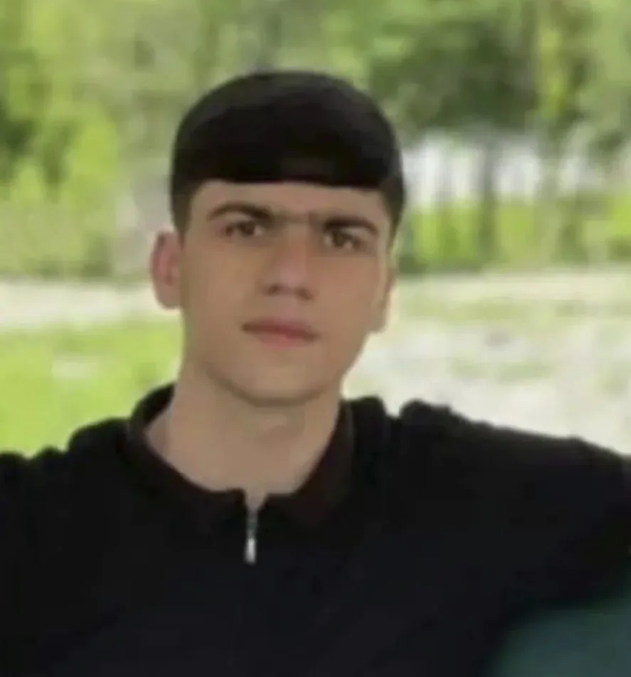 17 yaşlı oğlan çayxanada qəfil öldü - FOTO