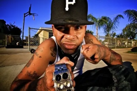 Reper hamilə arvadı ilə danışanda - GÜLLƏLƏNDİ