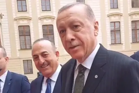 Ərdoğanın Praqada azərbaycanlı jurnalistlə maraqlı dialoqu - VİDEO