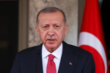Ərdoğan: “Xanımlarımız yaxşı yola gedir, amma biz səninlə yola getmirik” - VİDEO