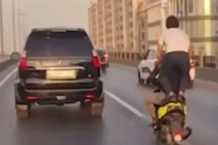 Bakıda “Moped“ təhlükəli vəziyyət yaratdı: - Polis bu sürücünü axtarır - VİDEO
