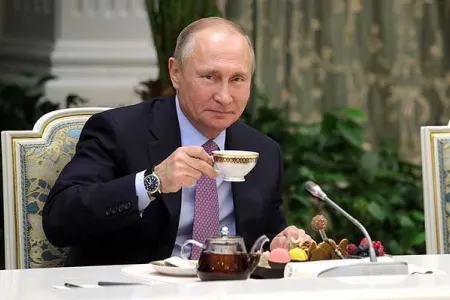 Putinin ad günü hədiyyələri - Prezidentlər nə bağışladı?