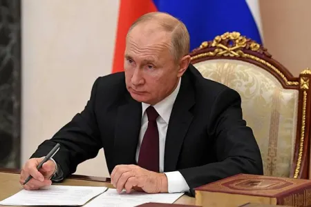 Putin Kerç boğazı ilə bağlı fərman imzaladı