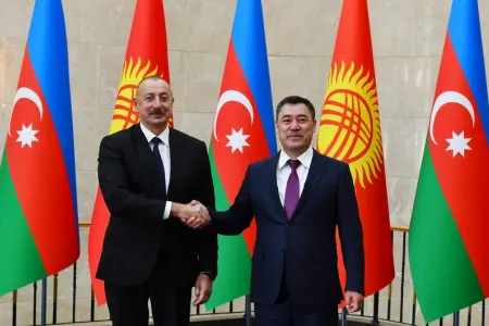 İlham Əliyevin Bişkekdə rəsmi qarşılanma mərasimi oldu