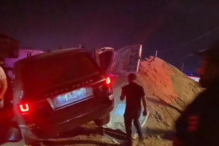 "Range Rover”lə “Kia” toqquşdu - Maşındakı 40 min dollar oğurlandı - VİDEO