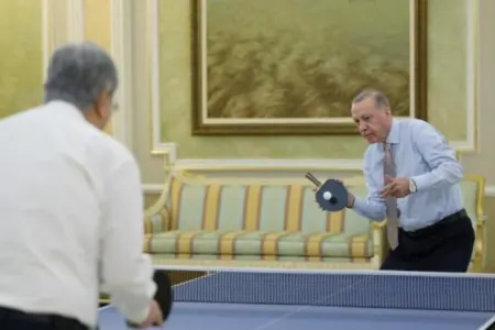 Ərdoğan Qazaxıstan prezidenti ilə stolüstü tennis oynadı - FOTO