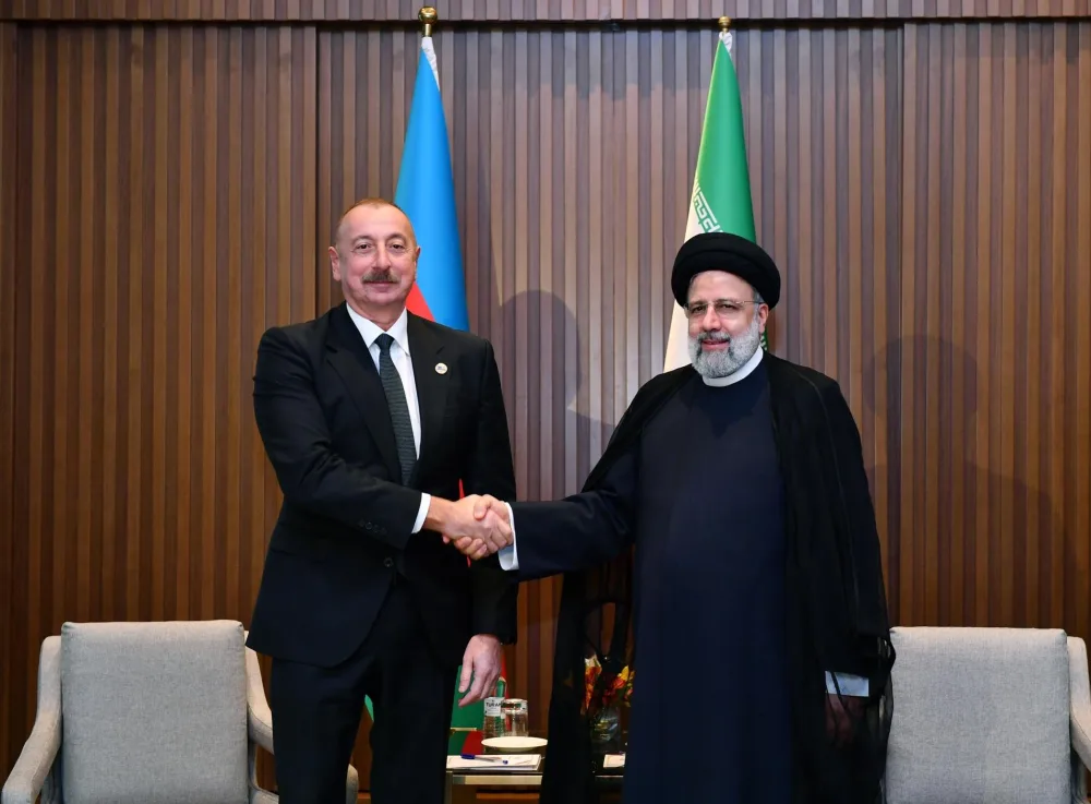 İlham Əliyev İran Prezidenti ilə görüşdü