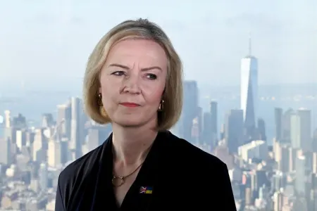 Liz Trass etdiyi səhvlərə görə üzr istəyib