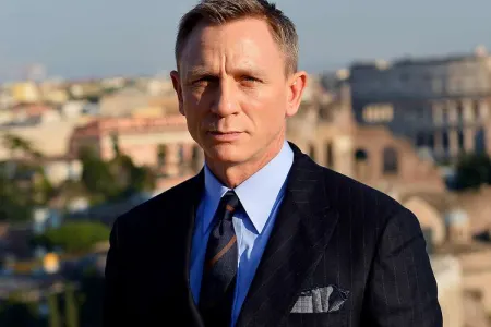 Krallıq “Ceyms Bond”u mükafatlandırdı - FOTO