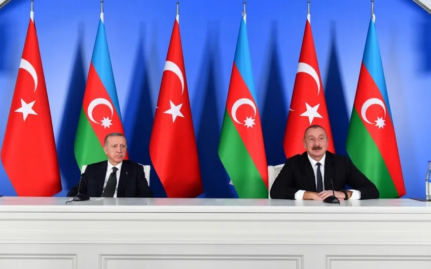 Prezidentlər mətbuata bəyanatla çıxış edir - VİDEO